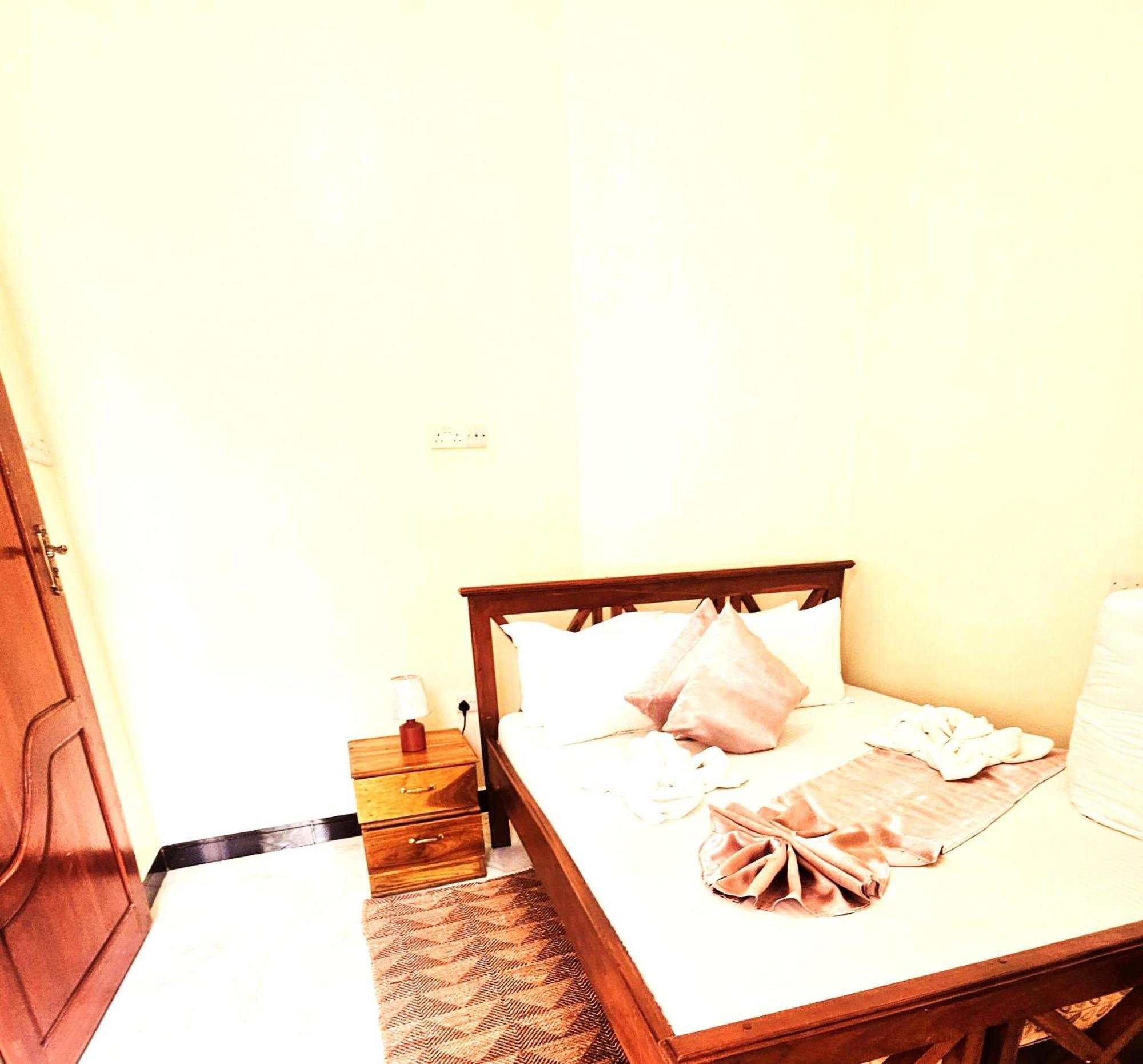 Safi House Bed & Breakfast Boma la Ngombe ภายนอก รูปภาพ