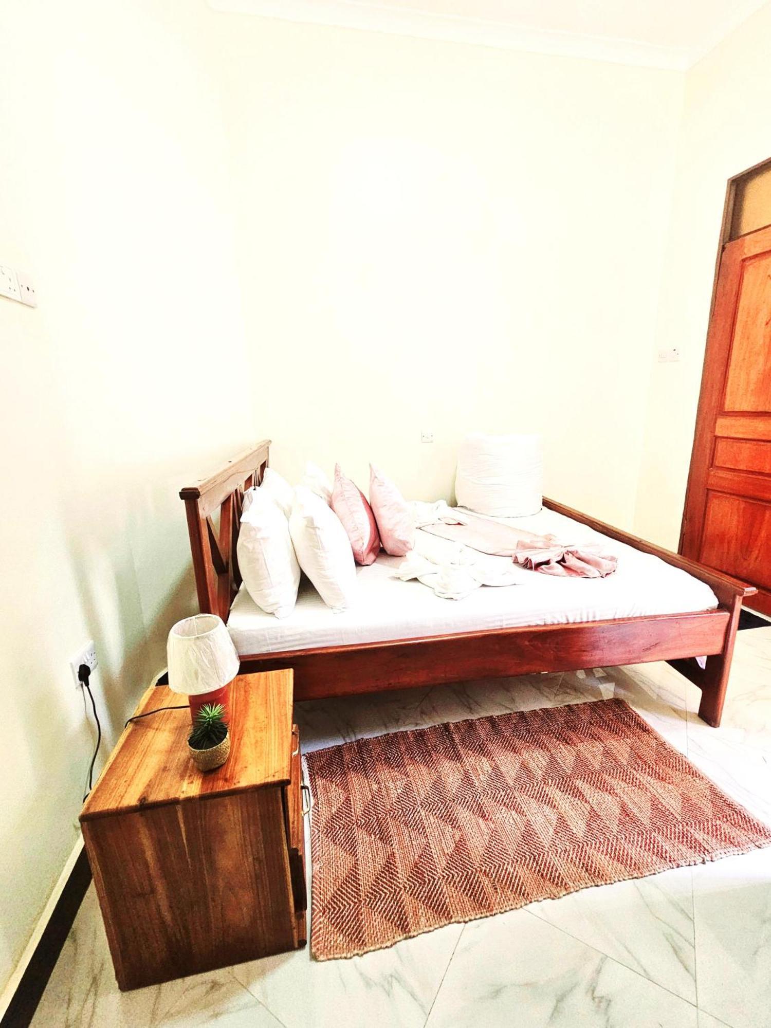 Safi House Bed & Breakfast Boma la Ngombe ภายนอก รูปภาพ