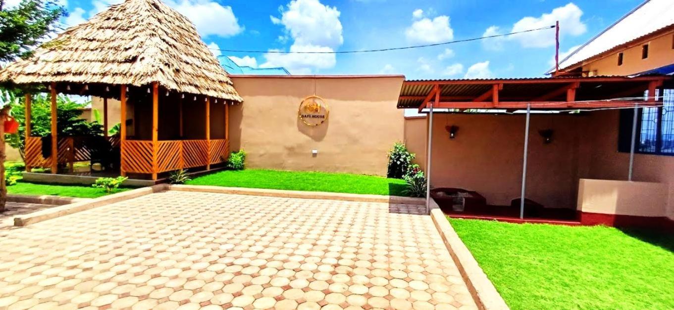 Safi House Bed & Breakfast Boma la Ngombe ภายนอก รูปภาพ