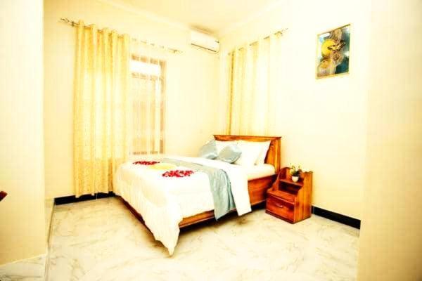 Safi House Bed & Breakfast Boma la Ngombe ภายนอก รูปภาพ