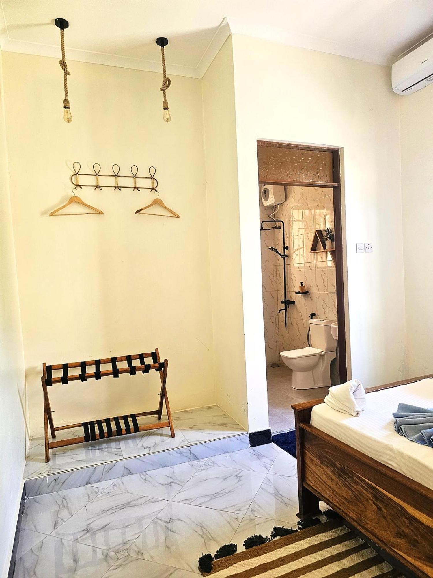 Safi House Bed & Breakfast Boma la Ngombe ภายนอก รูปภาพ