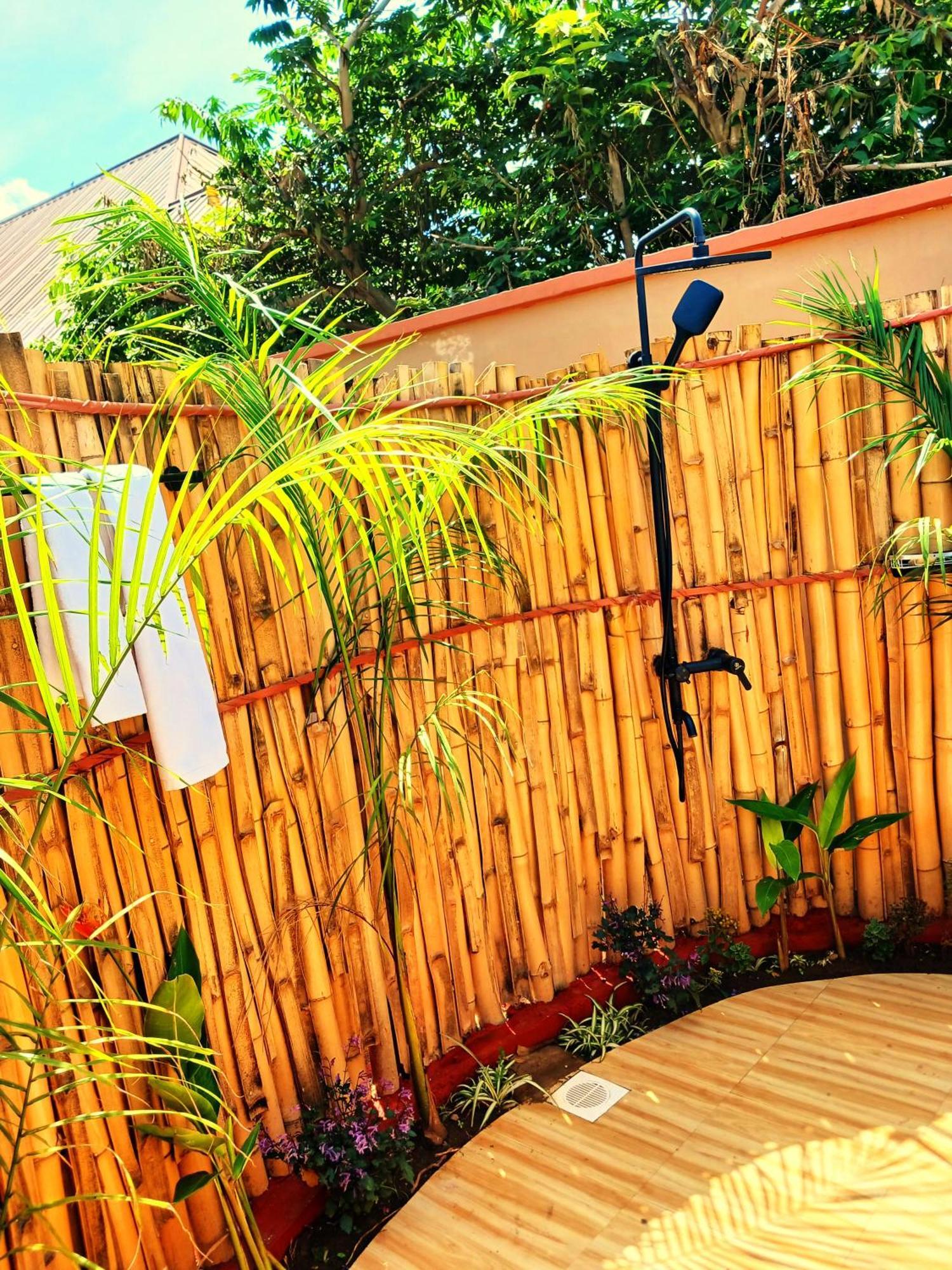 Safi House Bed & Breakfast Boma la Ngombe ภายนอก รูปภาพ