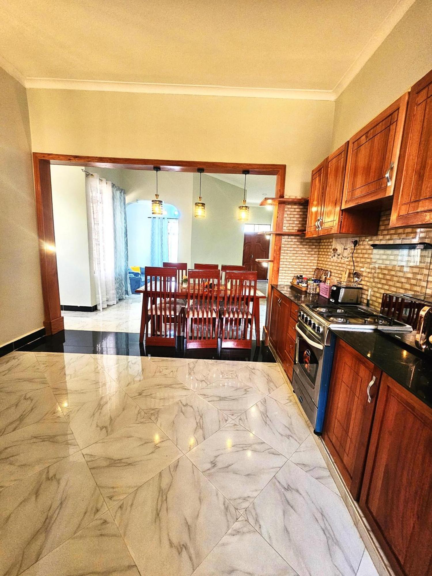 Safi House Bed & Breakfast Boma la Ngombe ภายนอก รูปภาพ